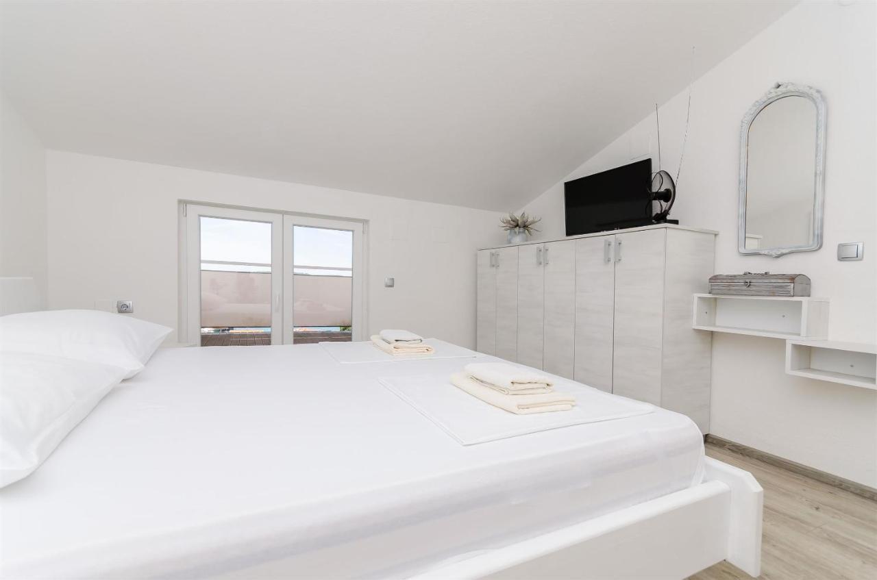 Apartment Ljubica โอครูกกอร์นญี ภายนอก รูปภาพ
